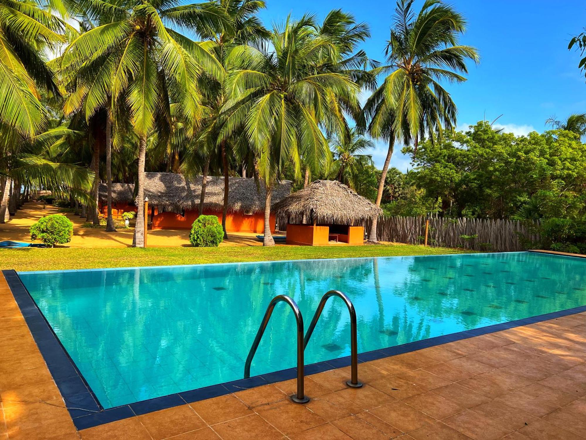 Roshanne Beach Resort كالبيتيا المظهر الخارجي الصورة