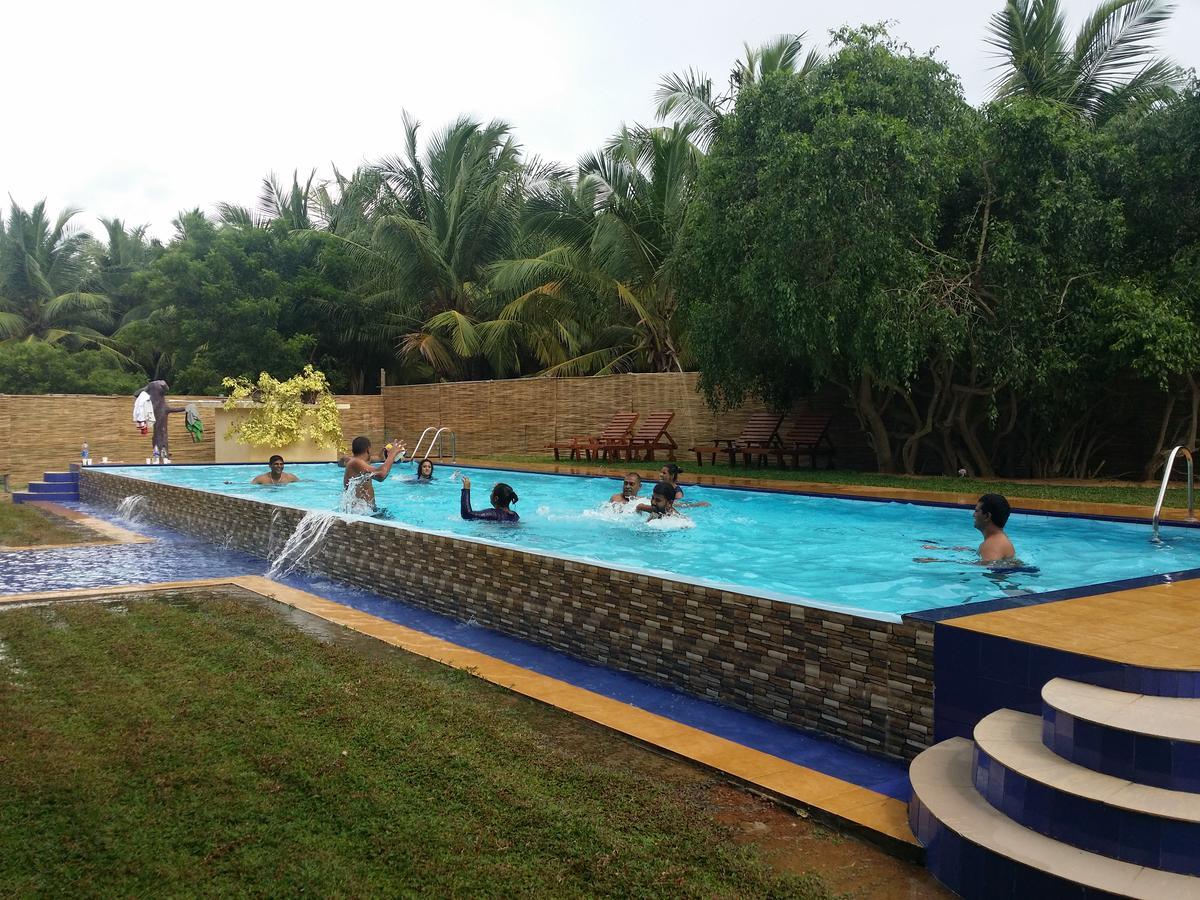 Roshanne Beach Resort كالبيتيا المظهر الخارجي الصورة
