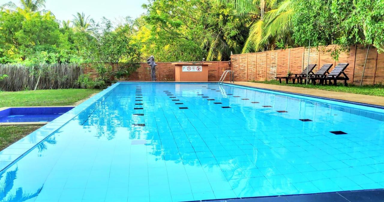 Roshanne Beach Resort كالبيتيا المظهر الخارجي الصورة
