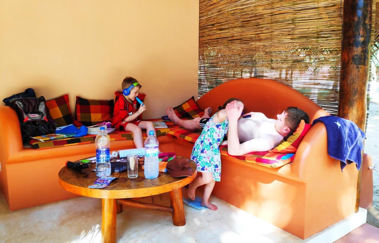 Roshanne Beach Resort كالبيتيا المظهر الخارجي الصورة