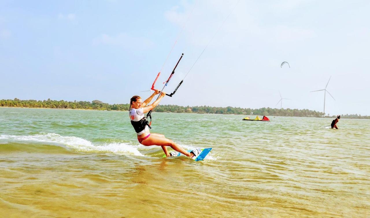 Roshanne Beach Resort كالبيتيا المظهر الخارجي الصورة