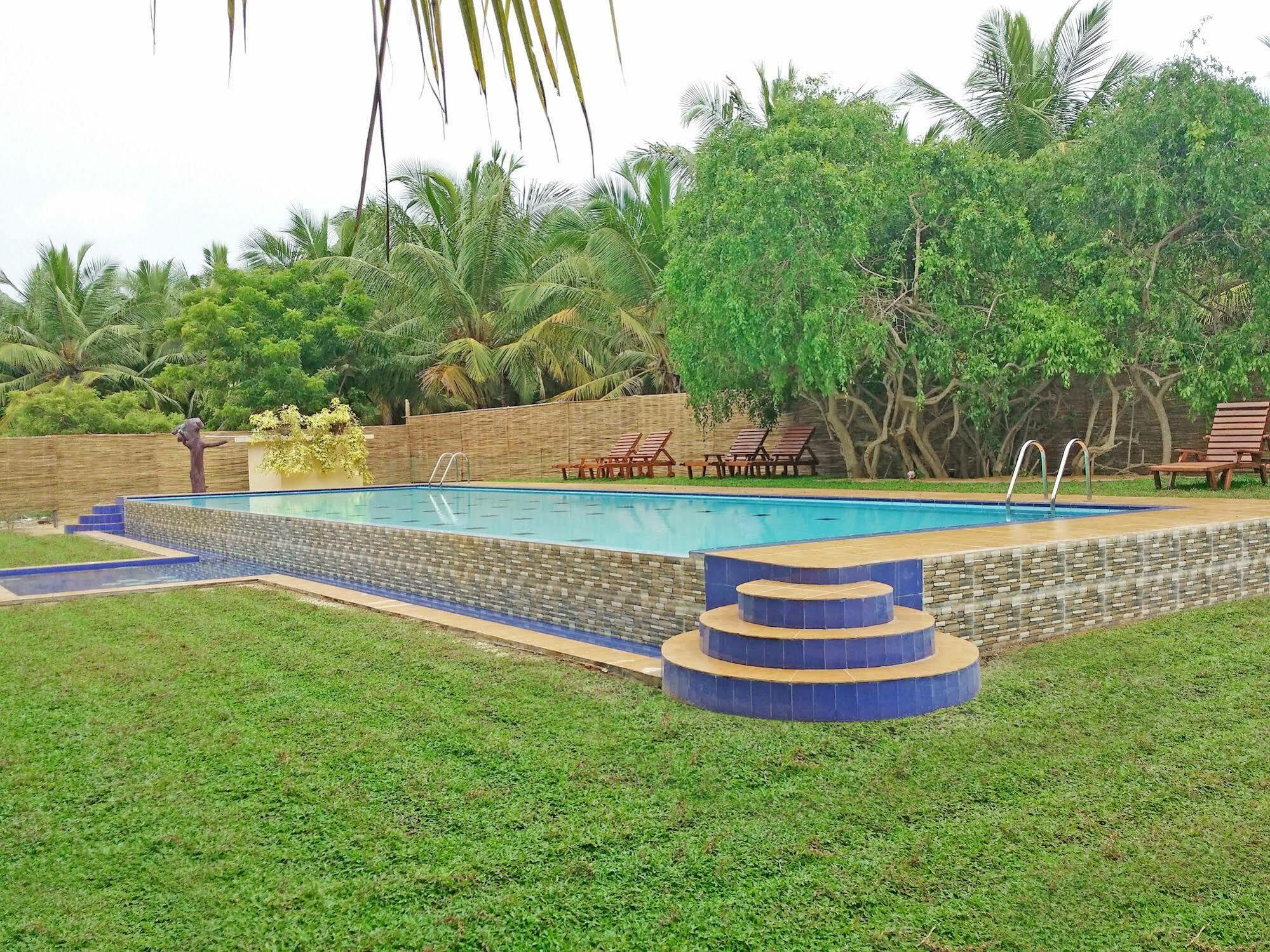 Roshanne Beach Resort كالبيتيا المظهر الخارجي الصورة
